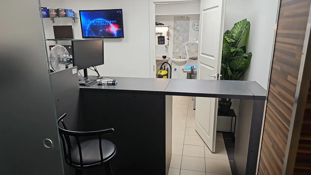 Replacing the laptop screen is not a difficult procedure if you know the basic nuances.